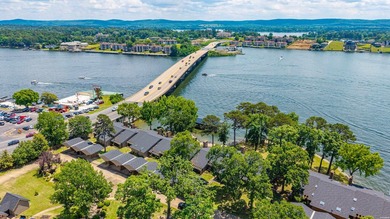 Wonderful location and view !! Step into this 3 bedroom and 3.5 - photo 38