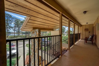 Nestled in Sun N Lake of Sebring Deer Golf course, this - photo 5