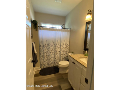 Beautiful Southern Home. Situated on 2 lots with exceptional - photo 21