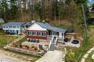 Welcome to a Northern Michigan gem. This charming cottage - photo 1