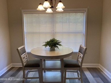 Beautiful Southern Home. Situated on 2 lots with exceptional - photo 24