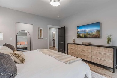 Newly constructed home in the heart of South Sandpoint. Just a - photo 25