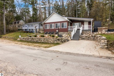 Welcome to a Northern Michigan gem. This charming cottage - photo 5