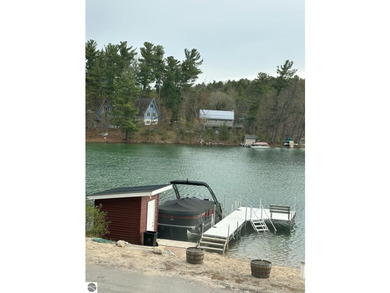Welcome to a Northern Michigan gem. This charming cottage - photo 6