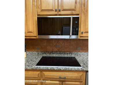 Beautiful Southern Home. Situated on 2 lots with exceptional - photo 28