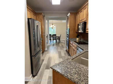 Beautiful Southern Home. Situated on 2 lots with exceptional - photo 29