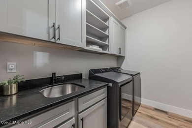 Newly constructed home in the heart of South Sandpoint. Just a - photo 32