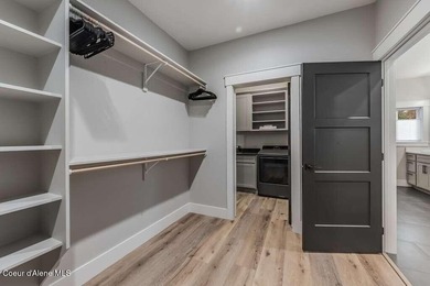 Newly constructed home in the heart of South Sandpoint. Just a - photo 33