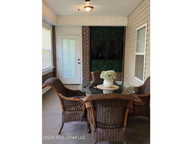 Beautiful Southern Home. Situated on 2 lots with exceptional - photo 35
