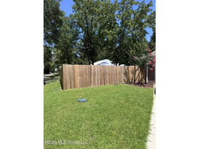 Beautiful Southern Home. Situated on 2 lots with exceptional - photo 39