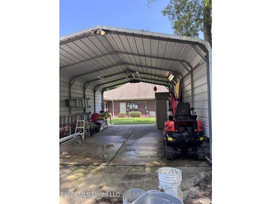 Beautiful Southern Home. Situated on 2 lots with exceptional - photo 41