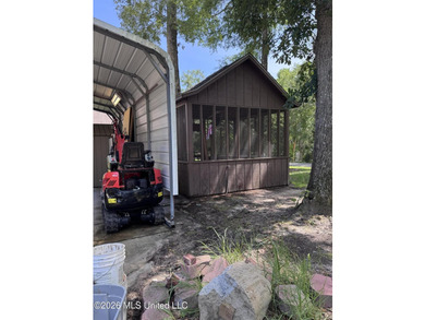 Beautiful Southern Home. Situated on 2 lots with exceptional - photo 43