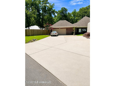 Beautiful Southern Home. Situated on 2 lots with exceptional - photo 45