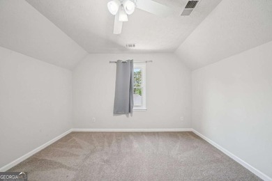 Spacious 5BR/2.5BA home offering 3,349 sq ft in a quiet - photo 16