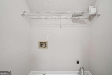 Spacious 5BR/2.5BA home offering 3,349 sq ft in a quiet - photo 18