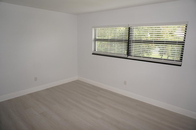 Beautifully remodeled 3-bedroom, 2-bathroom single-family home - photo 12