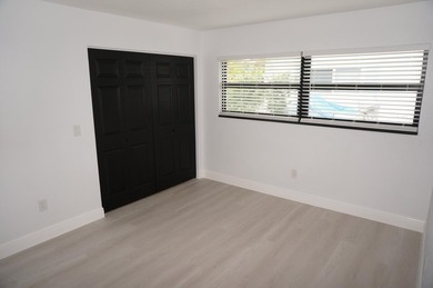 Beautifully remodeled 3-bedroom, 2-bathroom single-family home - photo 14