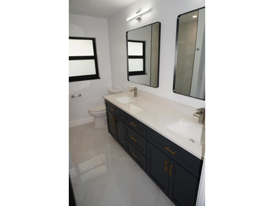 Beautifully remodeled 3-bedroom, 2-bathroom single-family home - photo 16