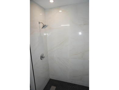 Beautifully remodeled 3-bedroom, 2-bathroom single-family home - photo 17
