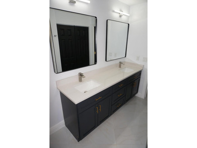 Beautifully remodeled 3-bedroom, 2-bathroom single-family home - photo 18