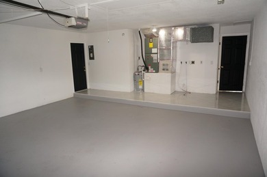 Beautifully remodeled 3-bedroom, 2-bathroom single-family home - photo 20