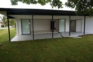 Beautifully remodeled 3-bedroom, 2-bathroom single-family home - photo 22