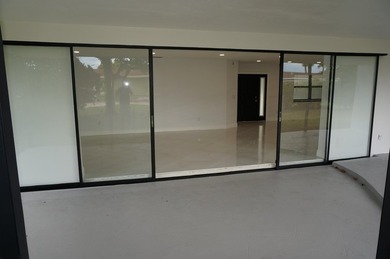 Beautifully remodeled 3-bedroom, 2-bathroom single-family home - photo 23