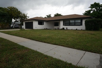 Beautifully remodeled 3-bedroom, 2-bathroom single-family home - photo 25