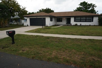 Beautifully remodeled 3-bedroom, 2-bathroom single-family home - photo 26