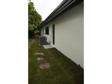 Beautifully remodeled 3-bedroom, 2-bathroom single-family home - photo 30