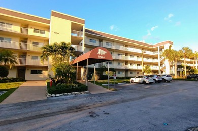 (private lake, pond, creek) Condo For Sale in Lake Worth Florida