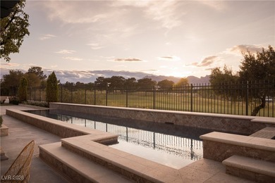 Spectacular views, top-quality finishes in private country club