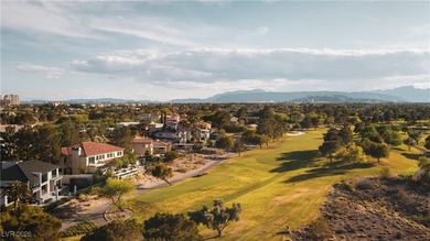 Spectacular views, top-quality finishes in private country club