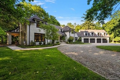 Award-winning historic restoration set on a rare 2.5-acre lot - photo 2