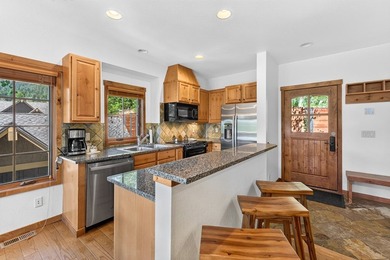 Welcome to 14 Golden Bench Court, where mountain elegance meets - photo 6
