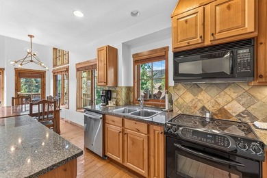 Welcome to 14 Golden Bench Court, where mountain elegance meets - photo 8