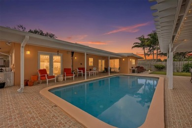 Meticulously maintained and move-in ready, this 3 bedroom + den - photo 2