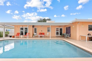 Meticulously maintained and move-in ready, this 3 bedroom + den - photo 3