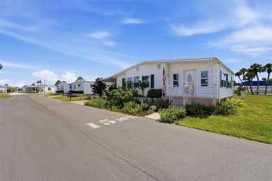 Welcome to this spacious, triple wide home, turnkey furnished - photo 4