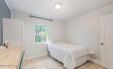 Welcome to 257 Marion Street in Indian Harbour Beach a charming - photo 17