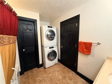 Welcome home to this beautifully maintained 3-bedroom, 2-bath - photo 21
