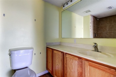 Short Sale. Pre-approved price! Unbelievable 3,920 square feet - photo 22