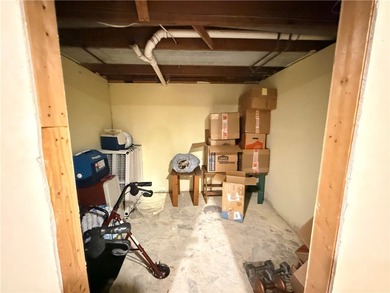 Welcome home to this beautifully maintained 3-bedroom, 2-bath - photo 34