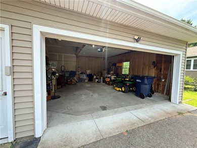 Welcome home to this beautifully maintained 3-bedroom, 2-bath - photo 40