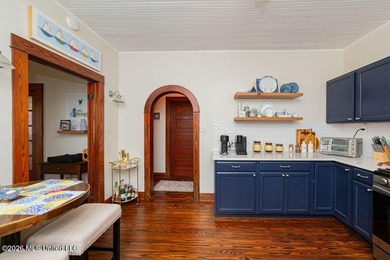 Welcome to this beautifully renovated 2-bedroom, 1.5-bath home - photo 8