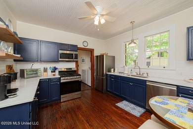 Welcome to this beautifully renovated 2-bedroom, 1.5-bath home - photo 9