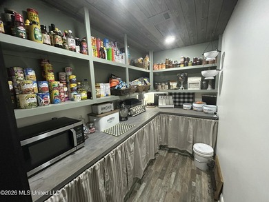 Welcome to this charming 3-bedroom, 2-bath farmhouse retreat - photo 13