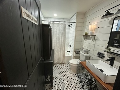 Welcome to this charming 3-bedroom, 2-bath farmhouse retreat - photo 17