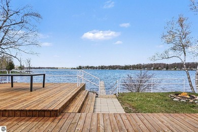 MOTIVATED SELLER!!!!!TURNKEY LAKEFRONT HOME ON ALL SPORTS LONG - photo 8