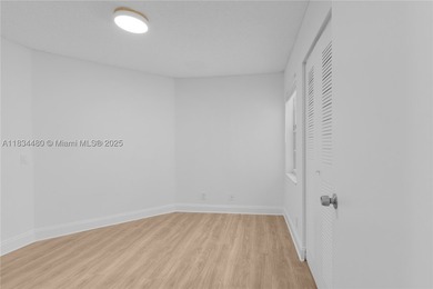 BEAUTIFUL ONE-STORY HOME IN THE EXCLUSIVE HIBISCUS ISLAND - photo 19